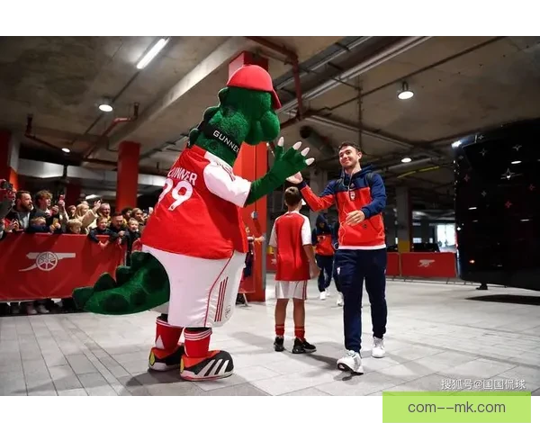 布莱顿官方宣布与本土新星欣谢尔伍德续约三年半进一步加强球队阵容