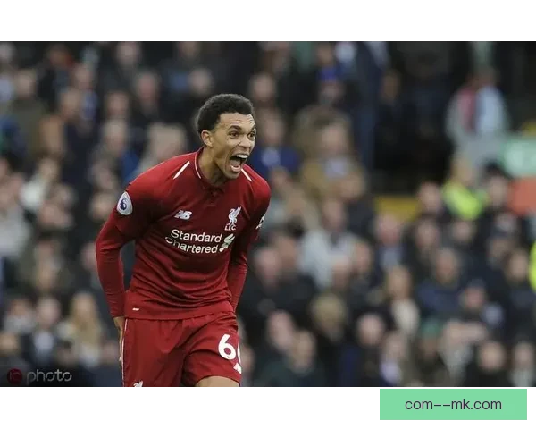 特伦特·亚历山大-阿诺德在利物浦战术体系中中场角色逐渐增强并频繁送出致命长传